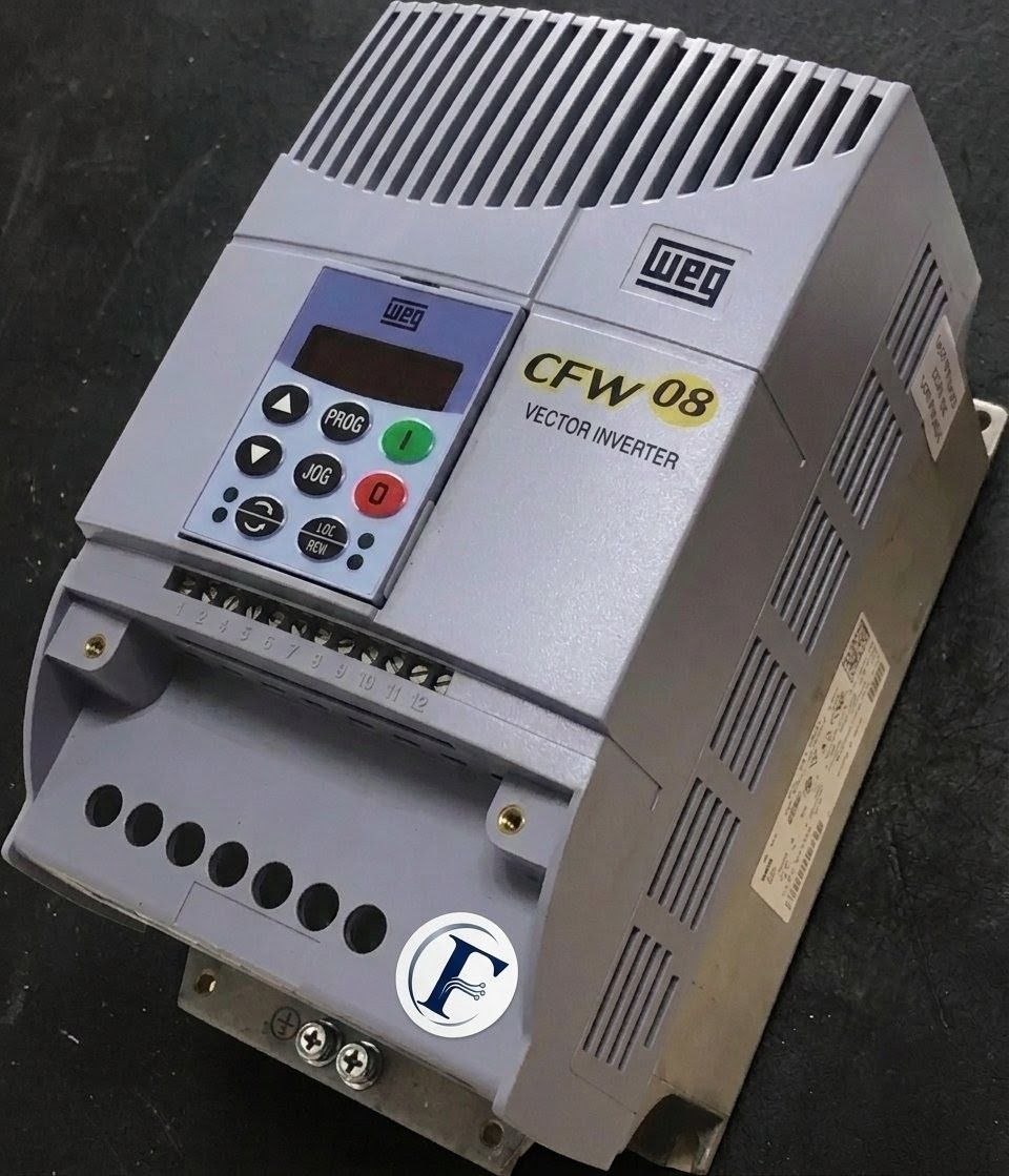 WEG CFW-08 em bancada para diagnóstico eletrônico
